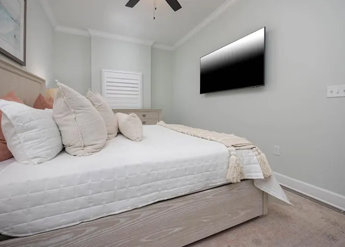 Phoenix Gulf Towers 306 Apartment