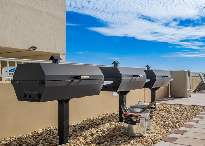 Phoenix Gulf Towers 306 Apartment